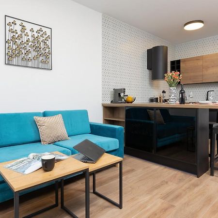 Srodmiescie Warsaw Muranow Apartments With Parking By Noclegi Renters Eksteriør bilde
