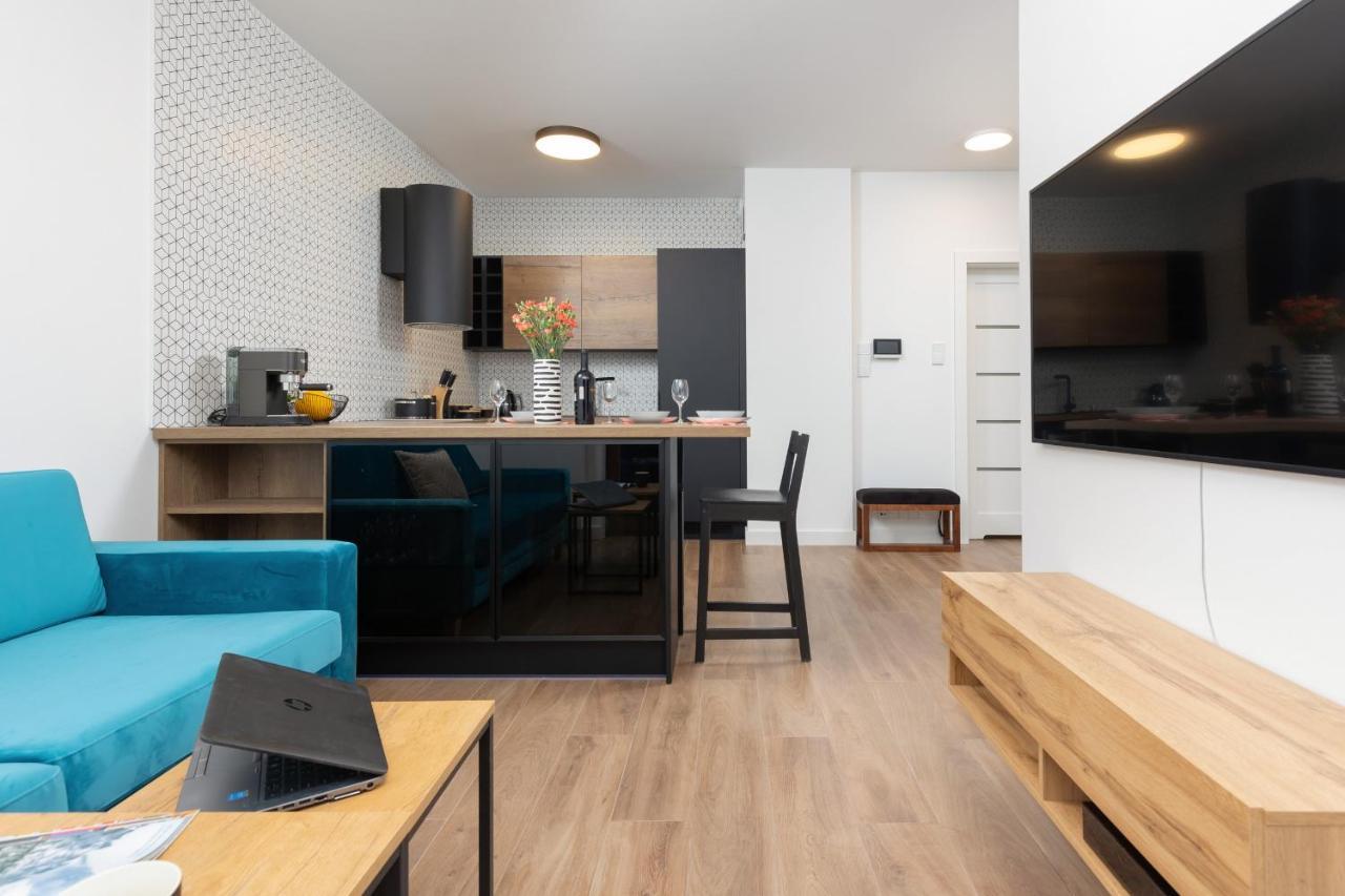 Srodmiescie Warsaw Muranow Apartments With Parking By Noclegi Renters Eksteriør bilde