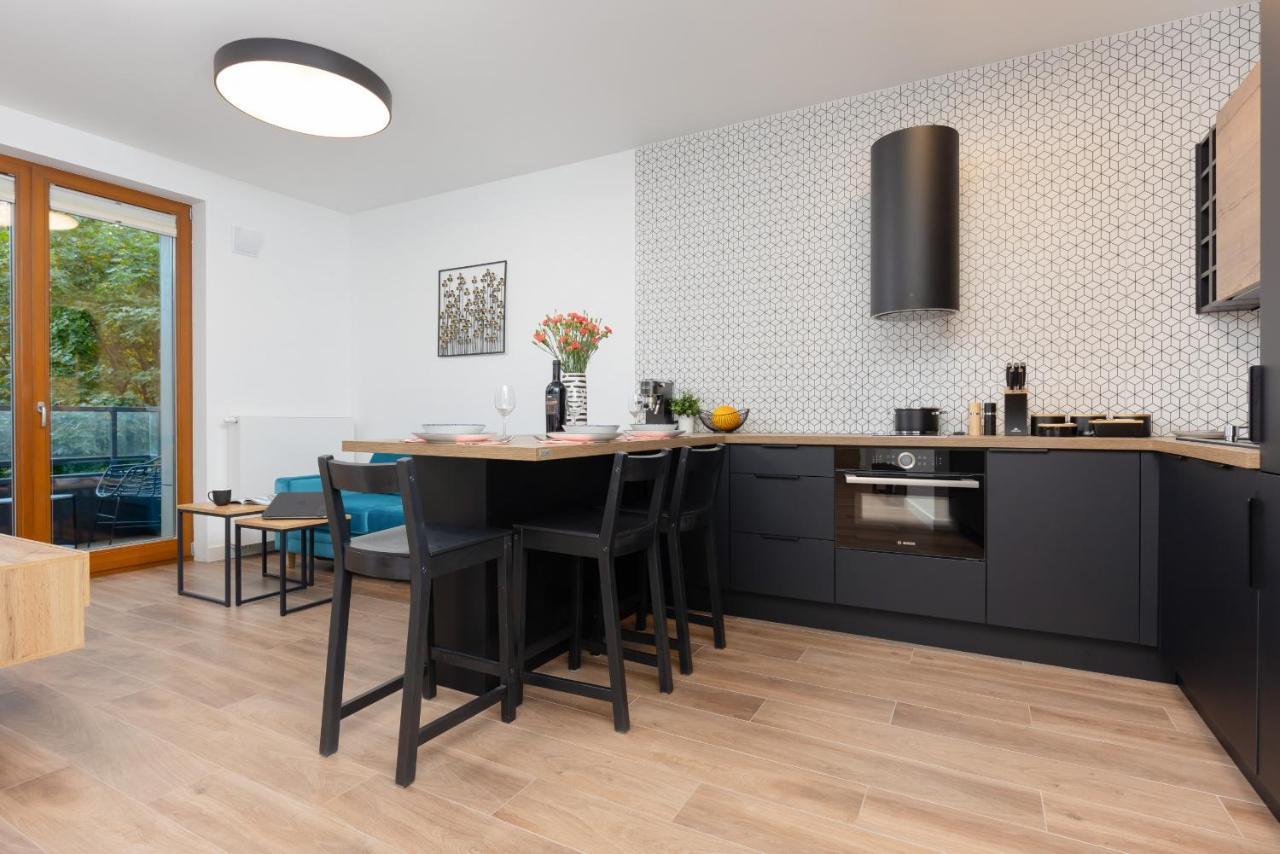 Srodmiescie Warsaw Muranow Apartments With Parking By Noclegi Renters Eksteriør bilde