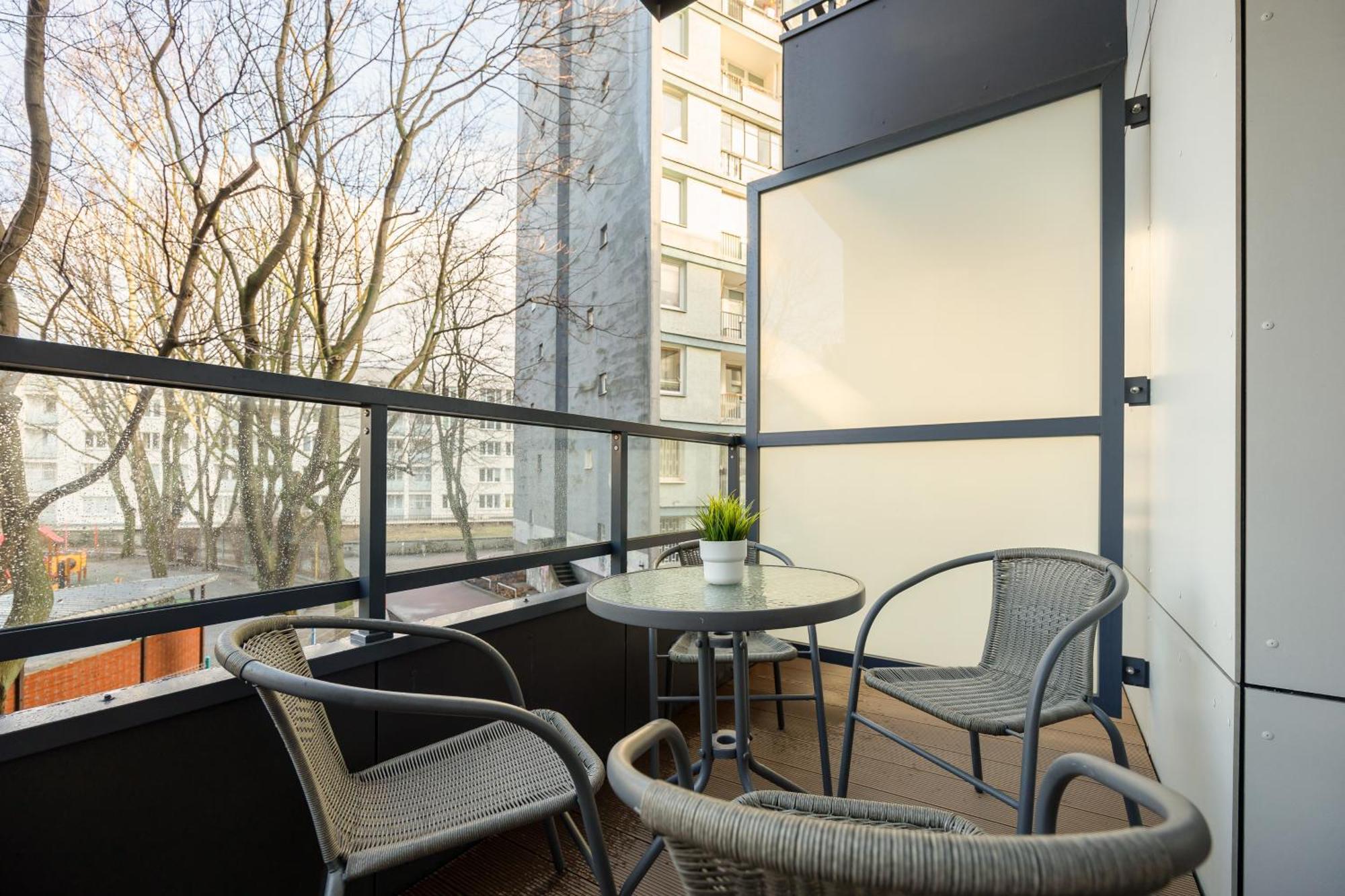 Srodmiescie Warsaw Muranow Apartments With Parking By Noclegi Renters Eksteriør bilde